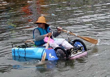Rowlando on the Roadboat